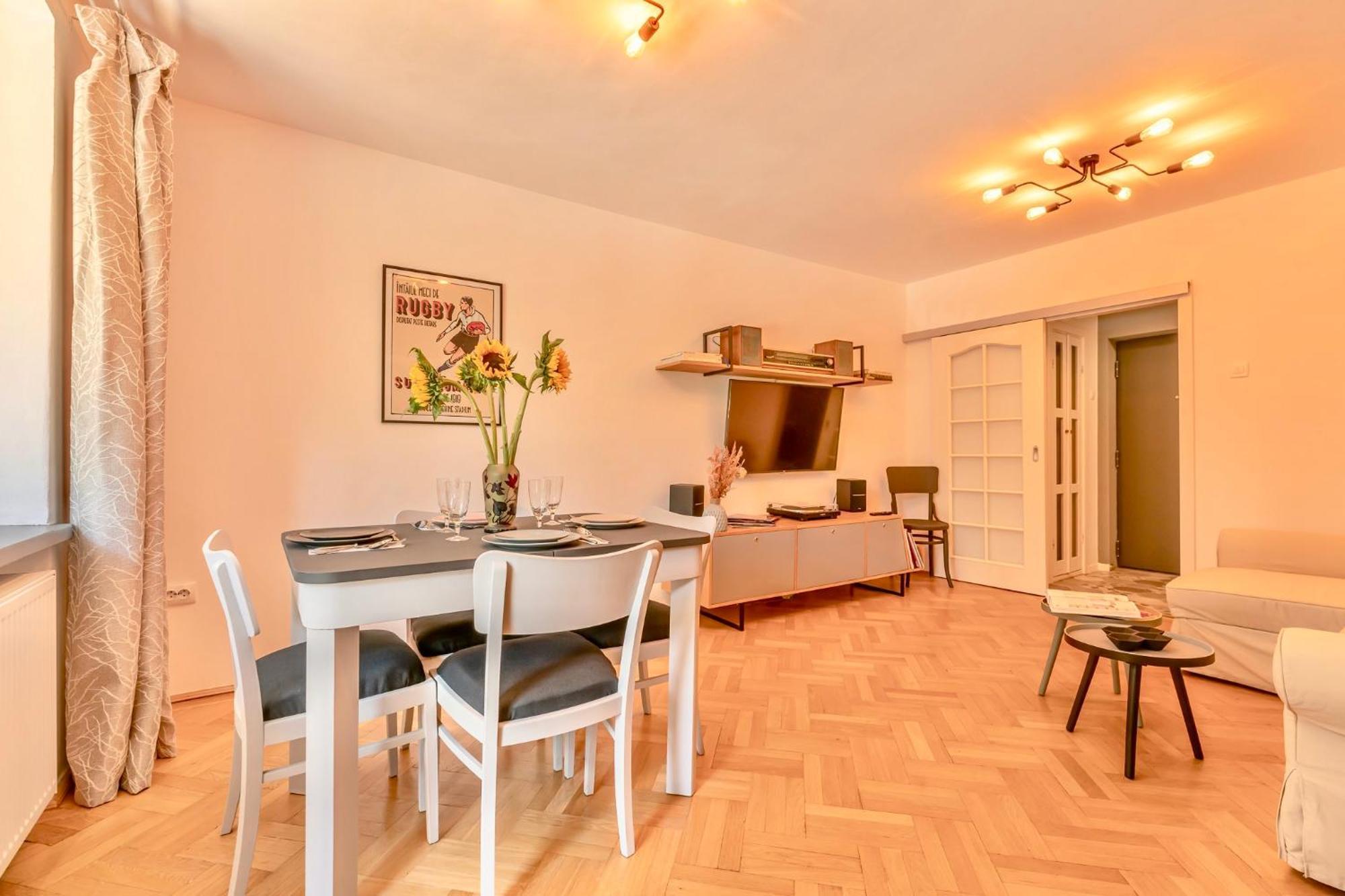 Castanilor 6 - Hip Industrial Apartment Close To City Centre Braşov Buitenkant foto