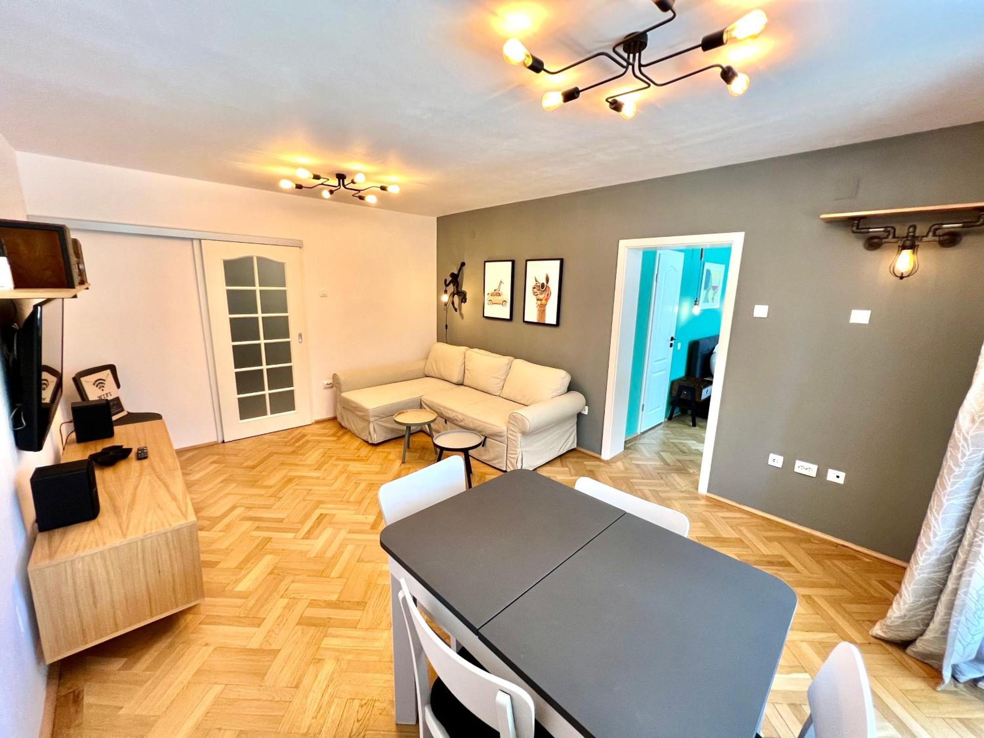 Castanilor 6 - Hip Industrial Apartment Close To City Centre Braşov Buitenkant foto